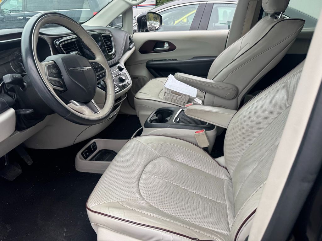2017 Chrysler Pacifica Image 5