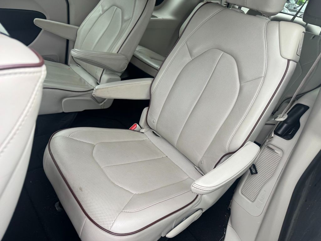 2017 Chrysler Pacifica Image 8