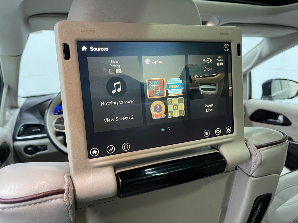 2017 Chrysler Pacifica Image 10