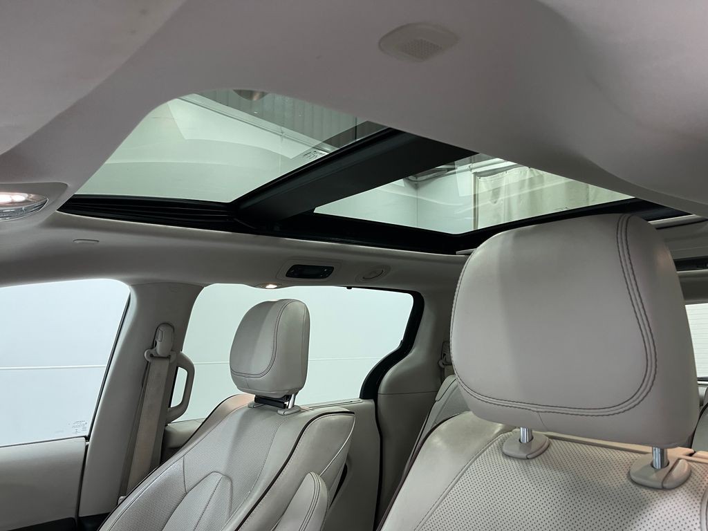 2017 Chrysler Pacifica Image 11