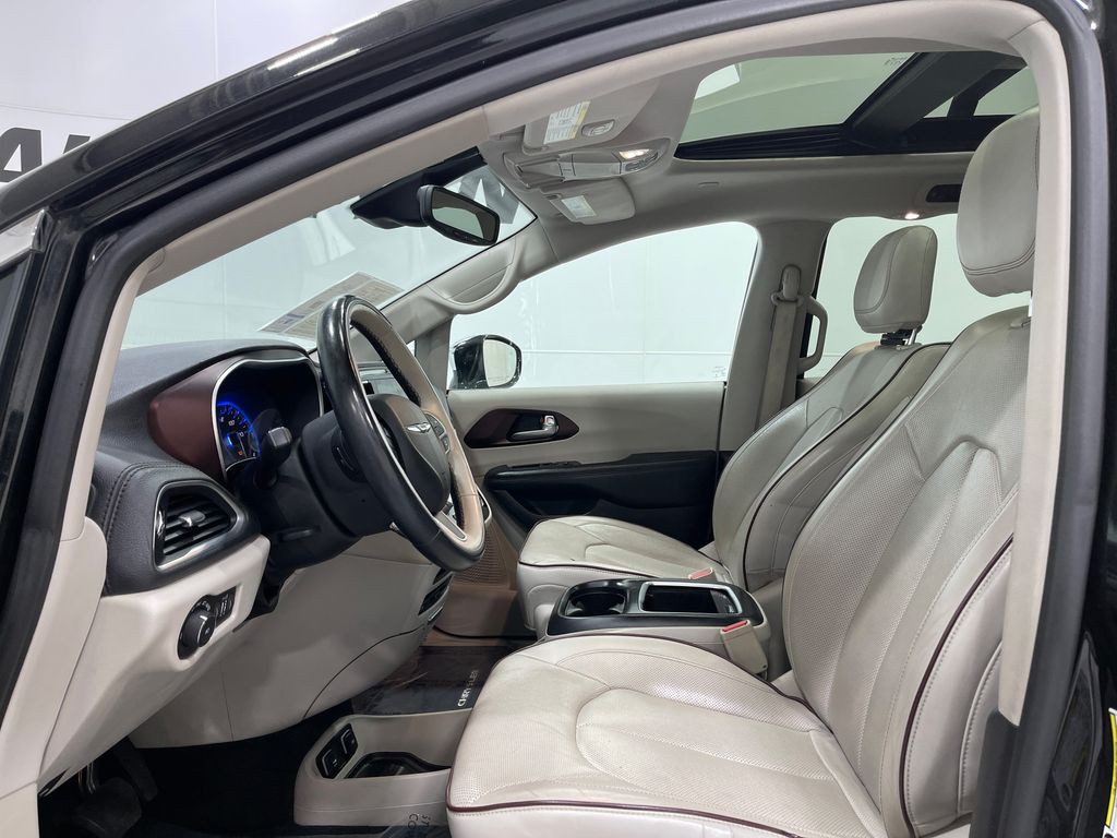 2017 Chrysler Pacifica Image 13
