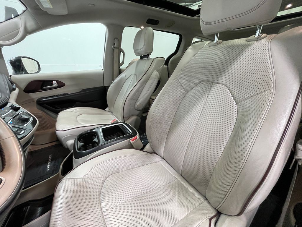 2017 Chrysler Pacifica Image 14