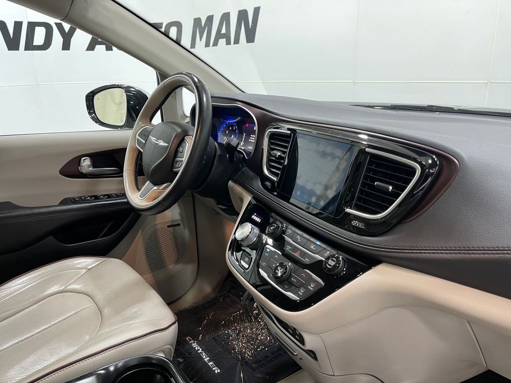 2017 Chrysler Pacifica Image 20