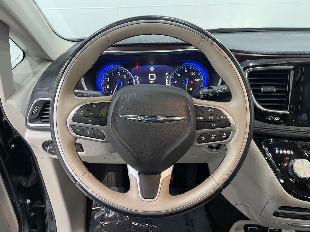 2017 Chrysler Pacifica Image 22