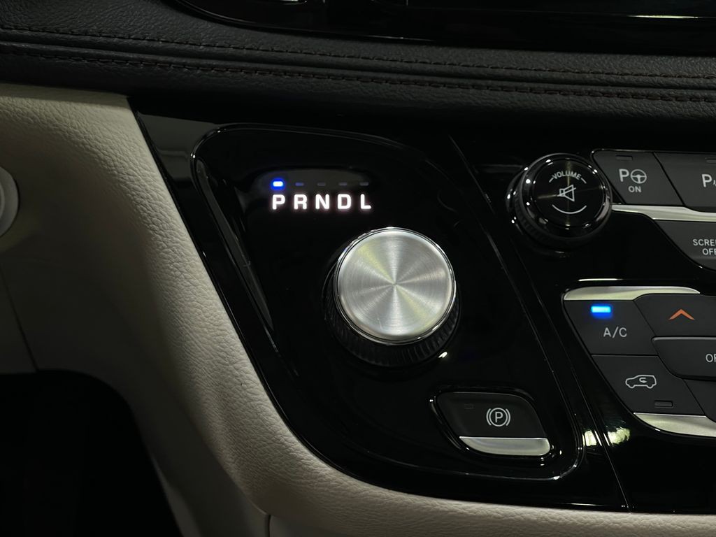 2017 Chrysler Pacifica Image 25