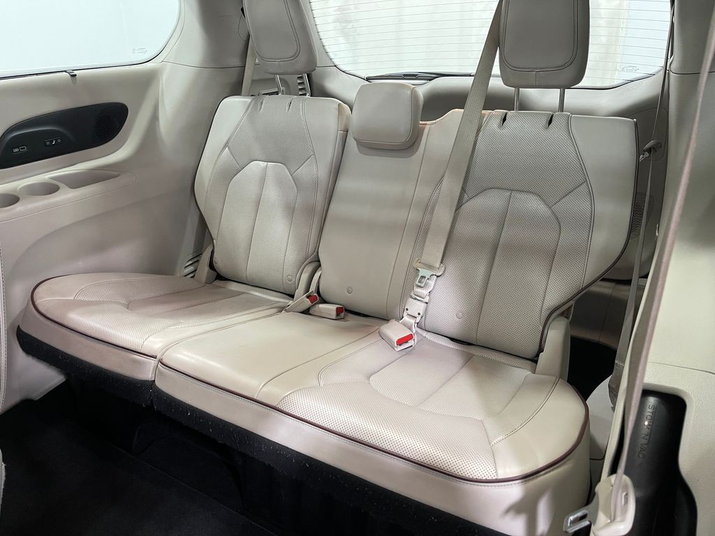 2017 Chrysler Pacifica Image 27