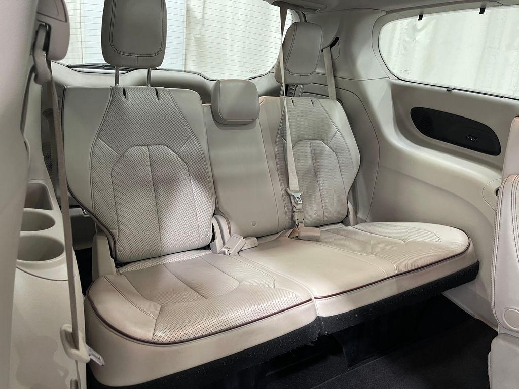 2017 Chrysler Pacifica Image 28
