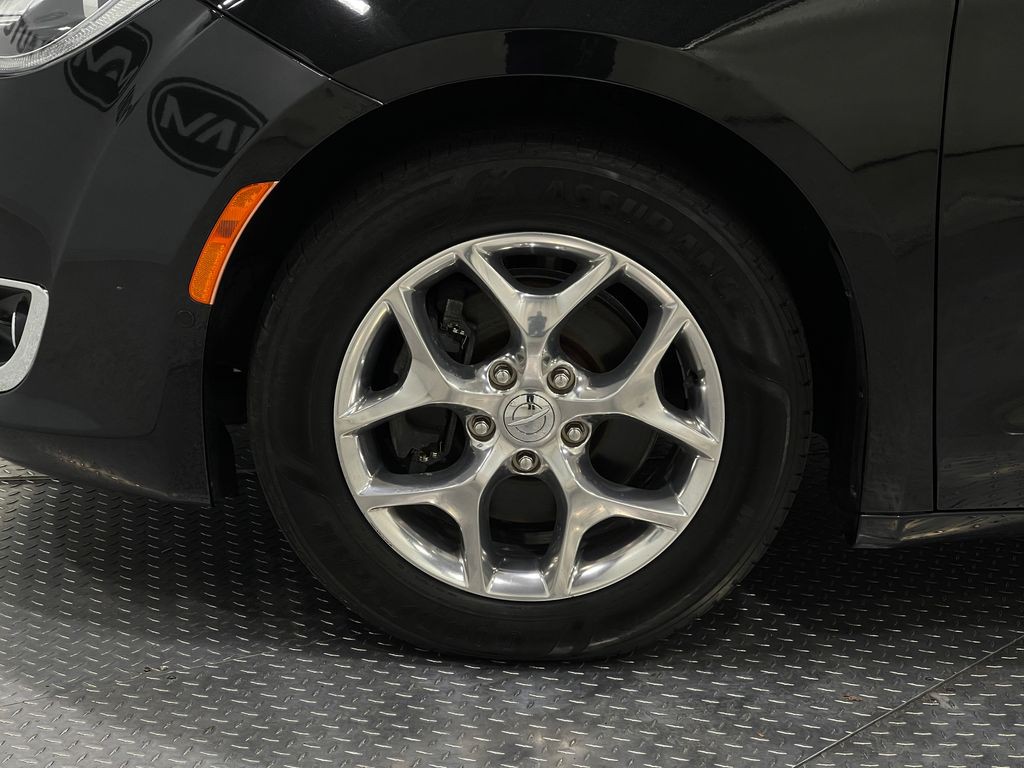 2017 Chrysler Pacifica Image 31