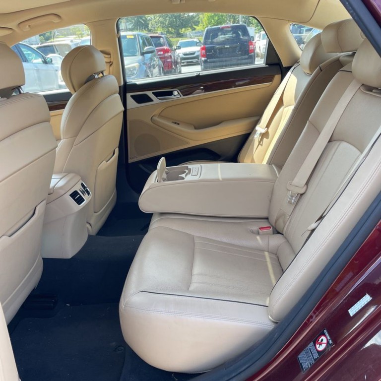 2016 Hyundai Genesis Image 18