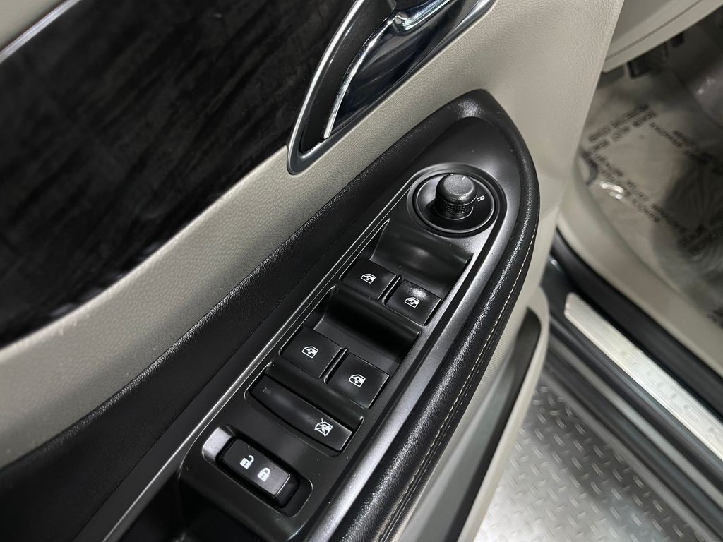 2016 Buick Enclave Image 14