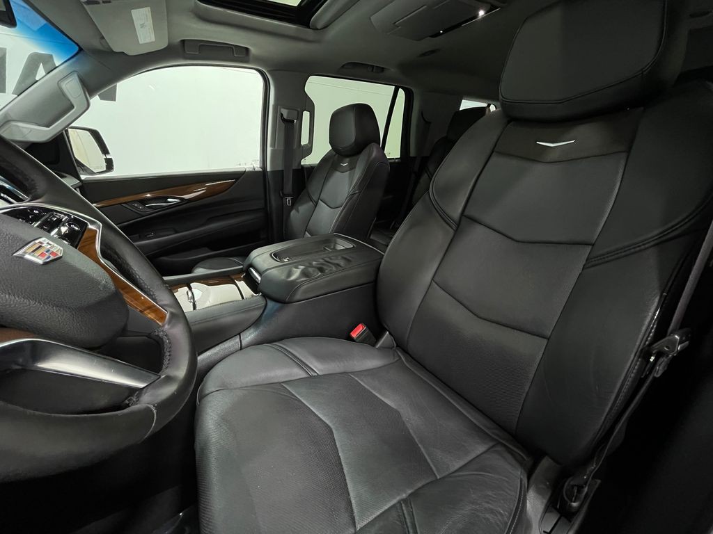 2016 Cadillac Escalade Image 16