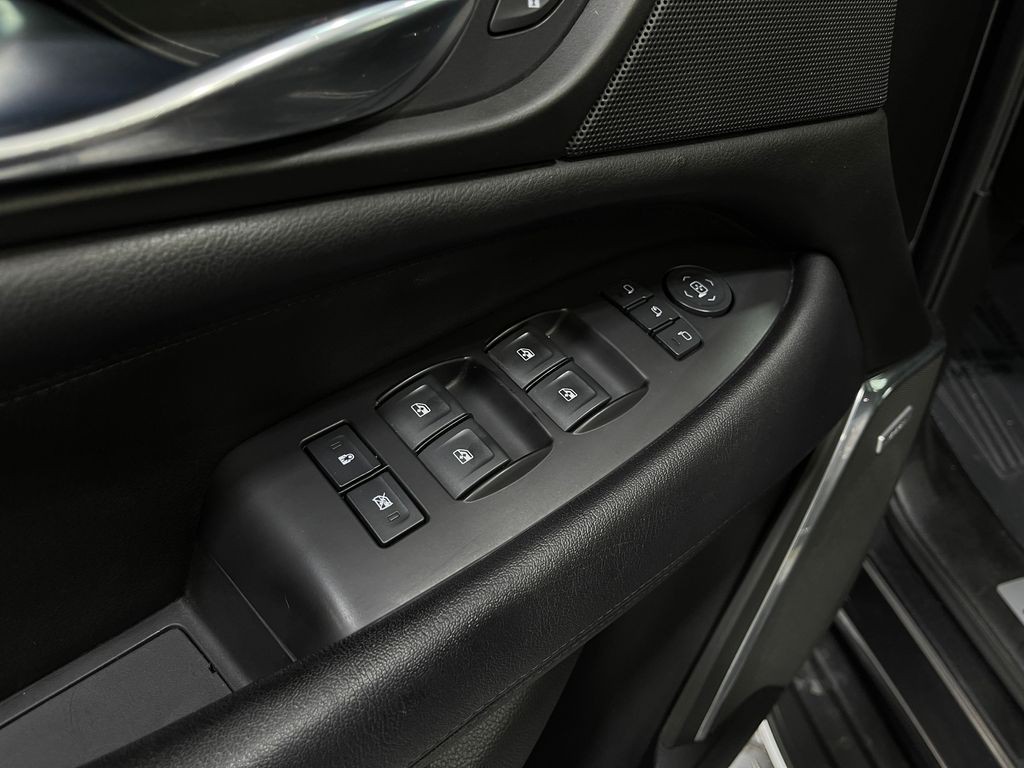 2016 Cadillac Escalade Image 18