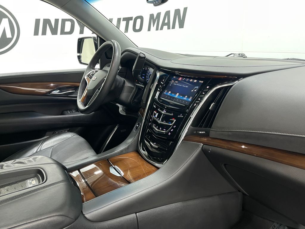 2016 Cadillac Escalade Image 22