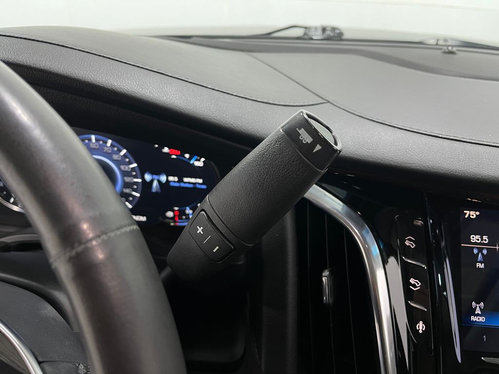 2016 Cadillac Escalade Image 31