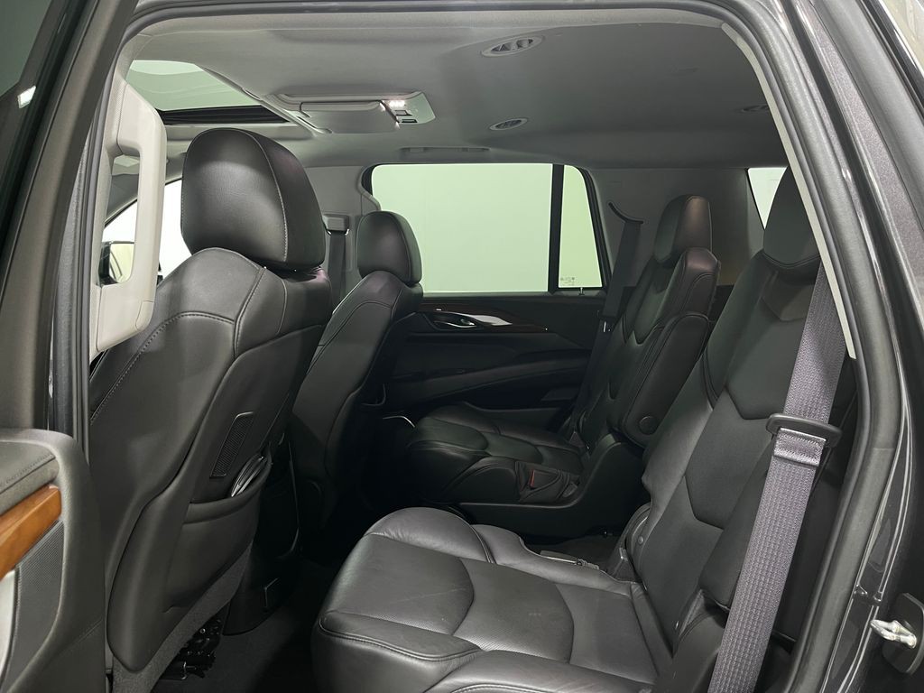 2016 Cadillac Escalade Image 32