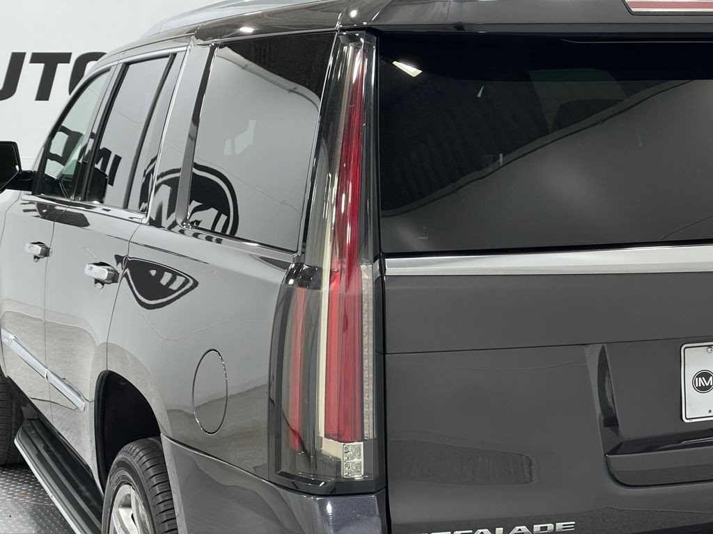 2016 Cadillac Escalade Image 38