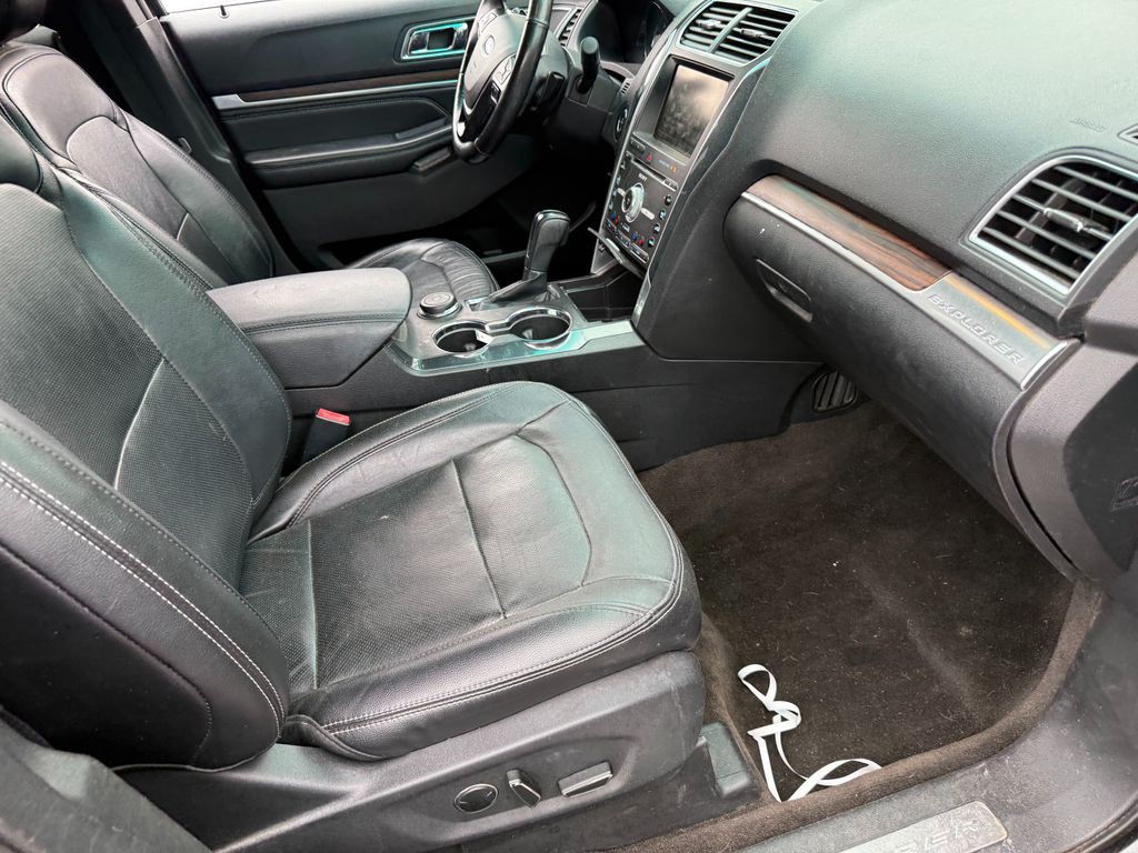 2016 Ford Explorer Image 7