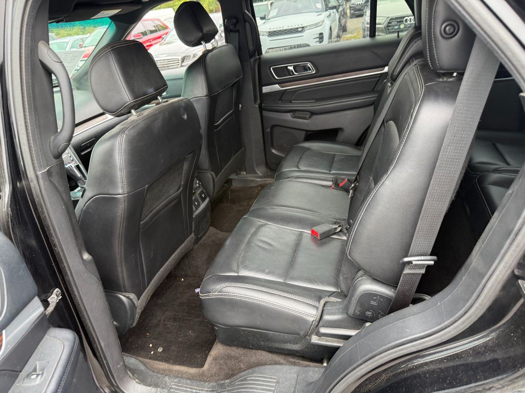 2016 Ford Explorer Image 9