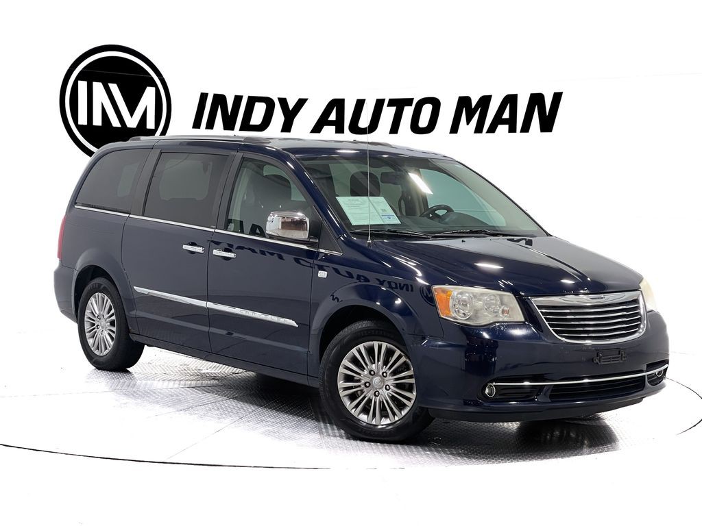 2014 Chrysler Town & Country Image 2