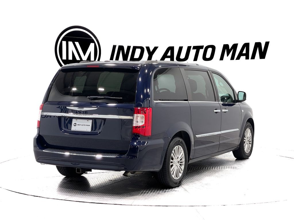 2014 Chrysler Town & Country Image 4