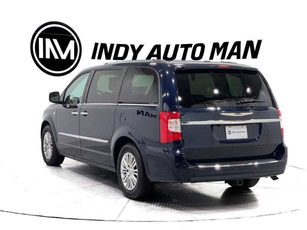 2014 Chrysler Town & Country Image 6