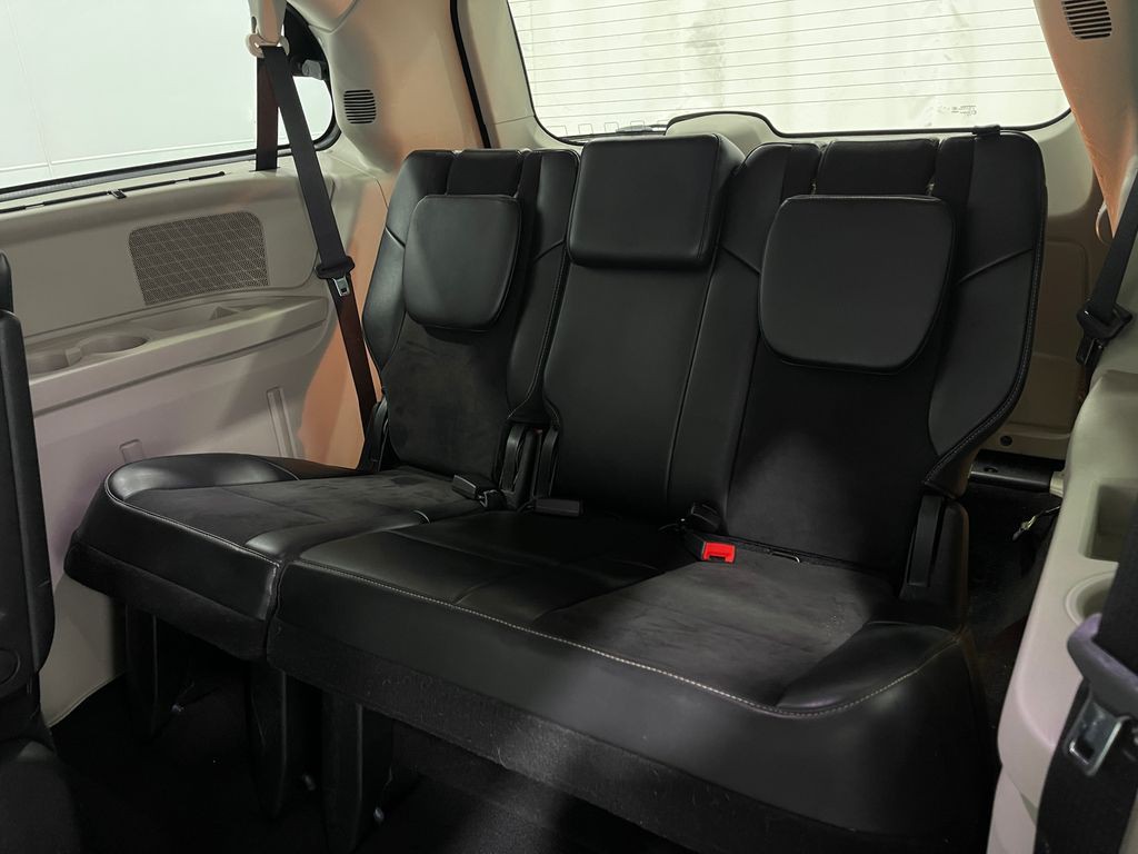 2014 Chrysler Town & Country Image 31