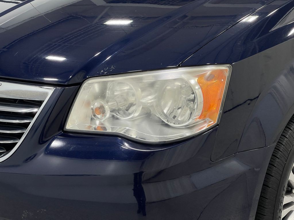 2014 Chrysler Town & Country Image 35