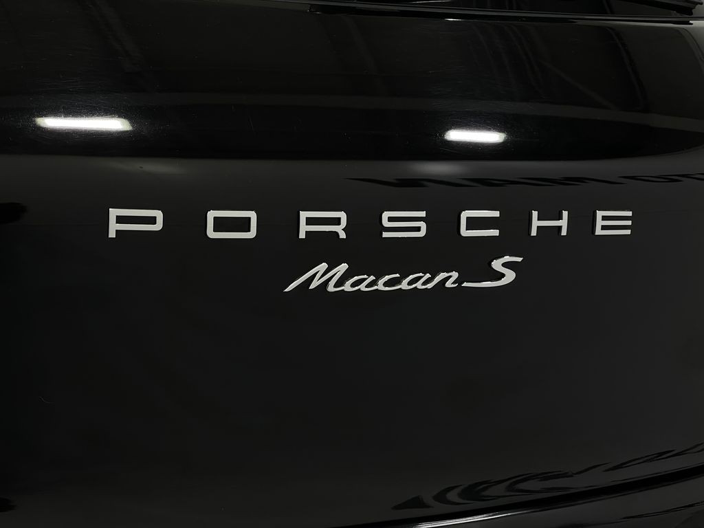 2017 Porsche Macan Image 38