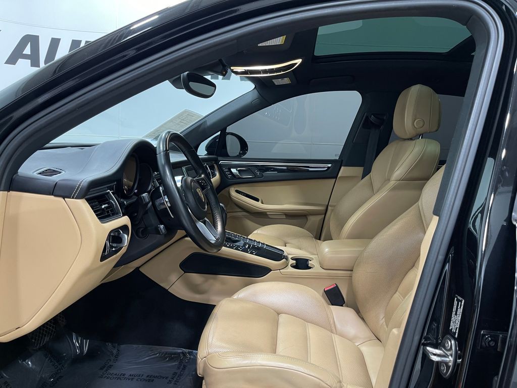 2017 Porsche Macan Image 13