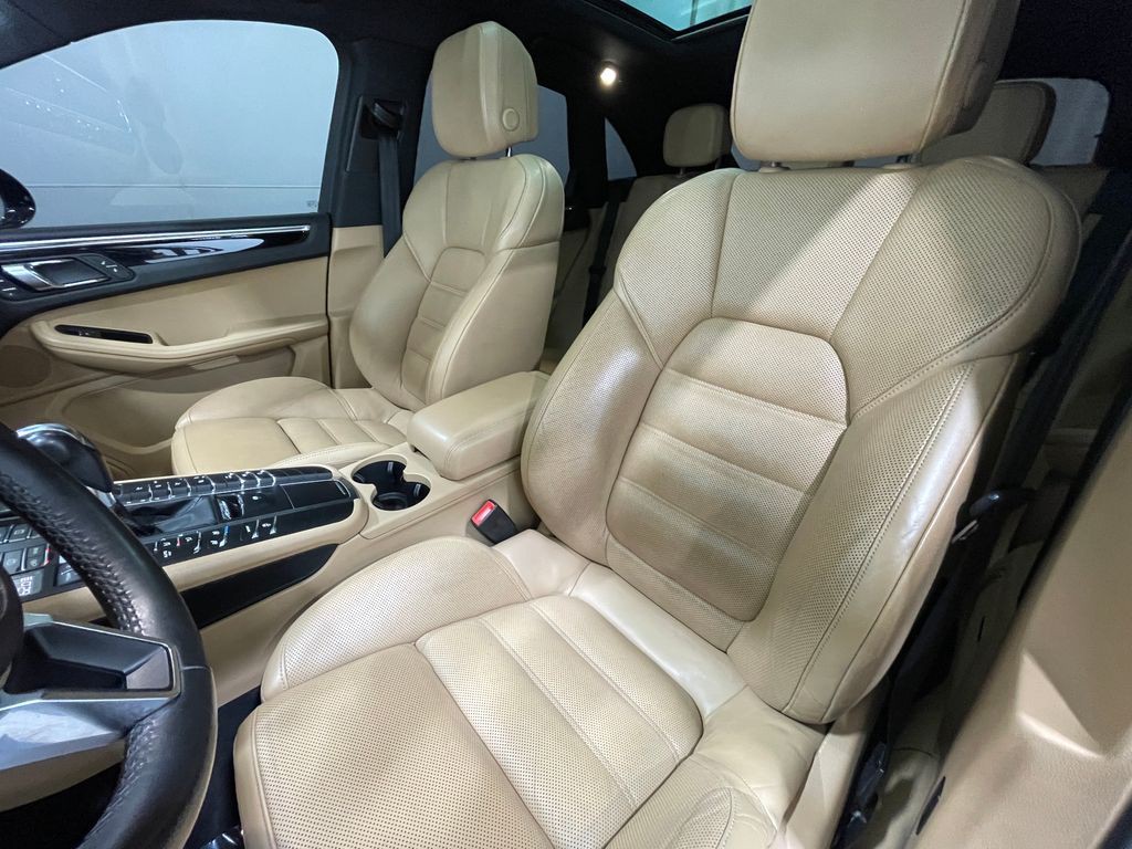 2017 Porsche Macan Image 14