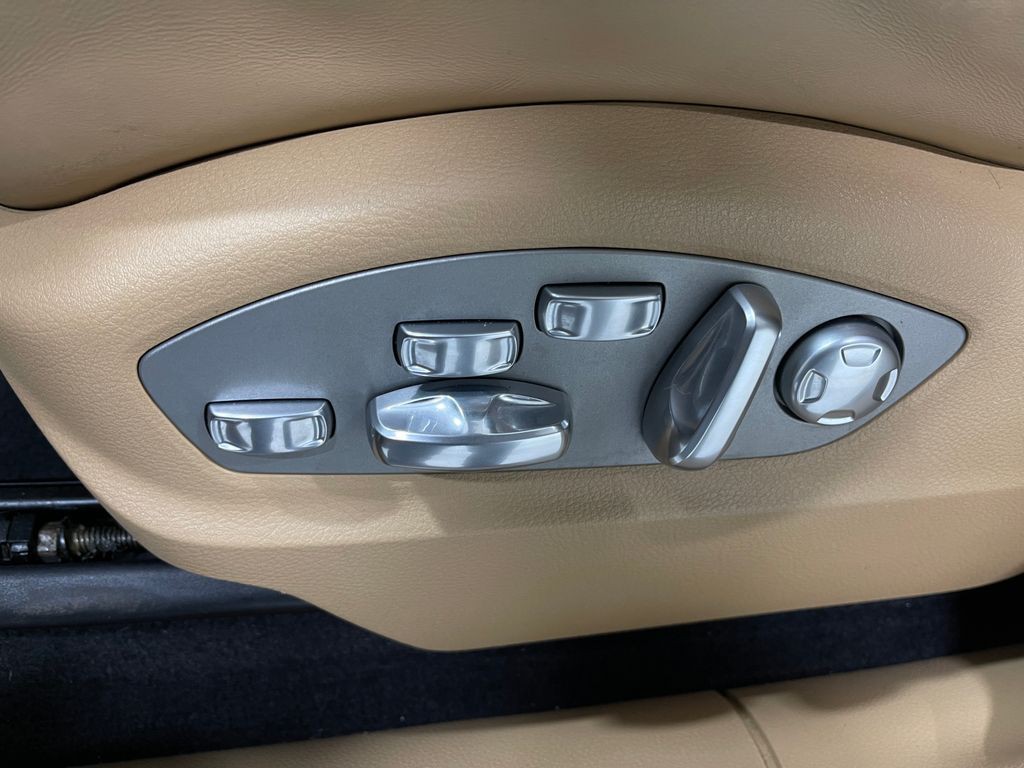 2017 Porsche Macan Image 17