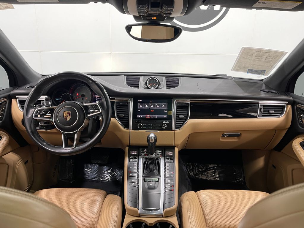 2017 Porsche Macan Image 19