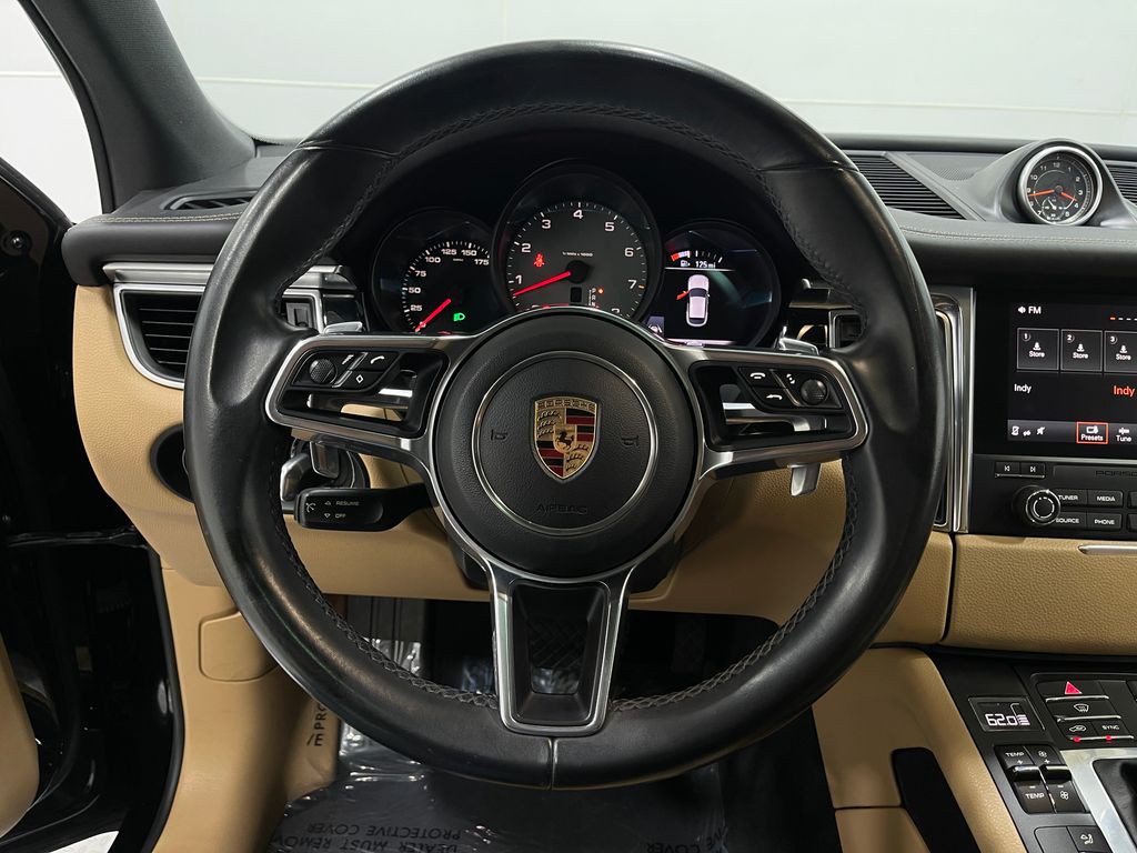 2017 Porsche Macan Image 22