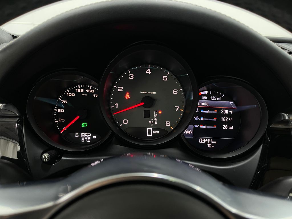 2017 Porsche Macan Image 23