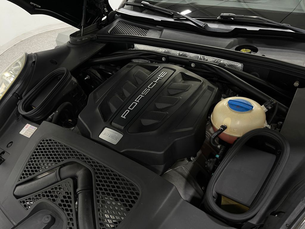 2017 Porsche Macan Image 27