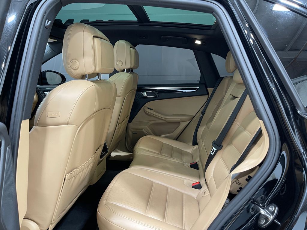 2017 Porsche Macan Image 29