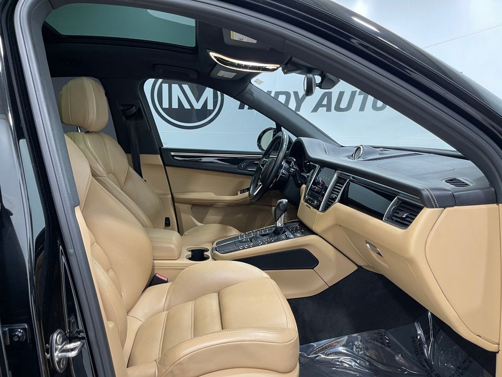 2017 Porsche Macan Image 31