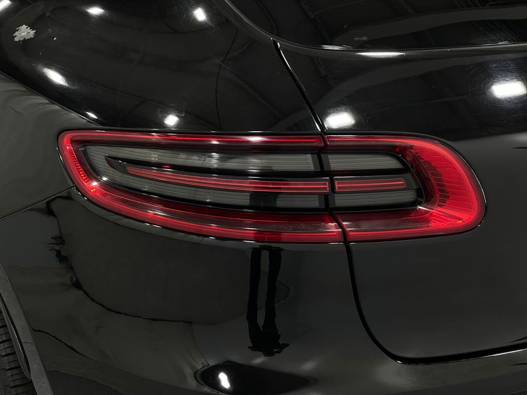 2017 Porsche Macan Image 33