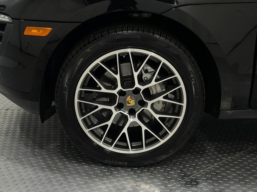 2017 Porsche Macan Image 34