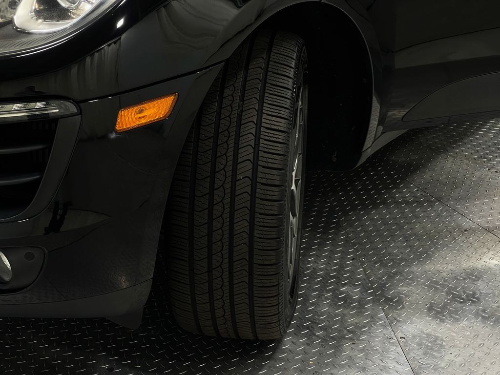 2017 Porsche Macan Image 35