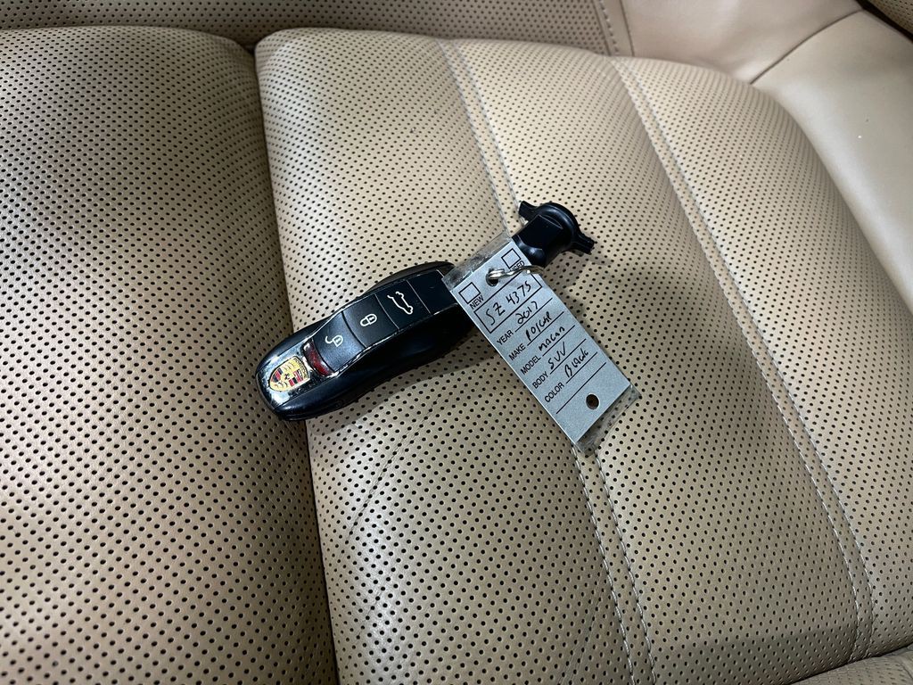 2017 Porsche Macan Image 36