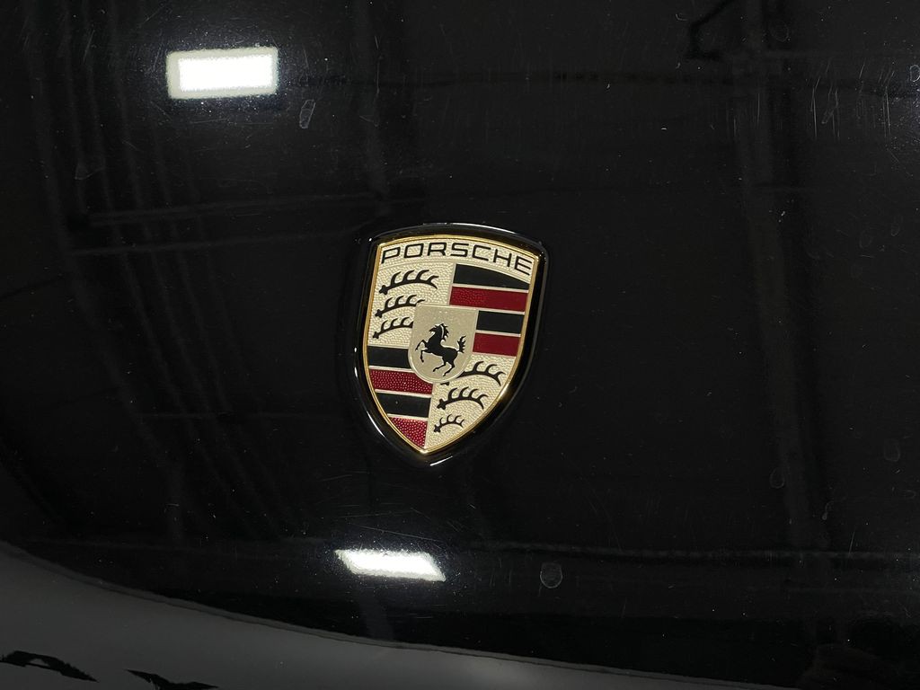 2017 Porsche Macan Image 37