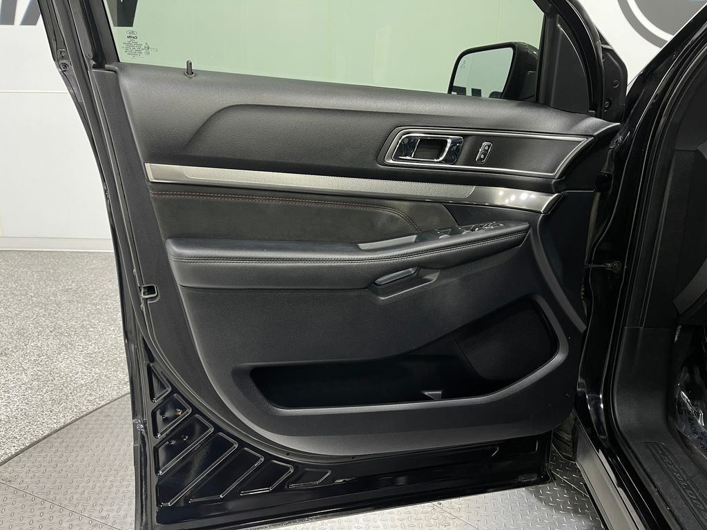 2019 Ford Explorer Image 16