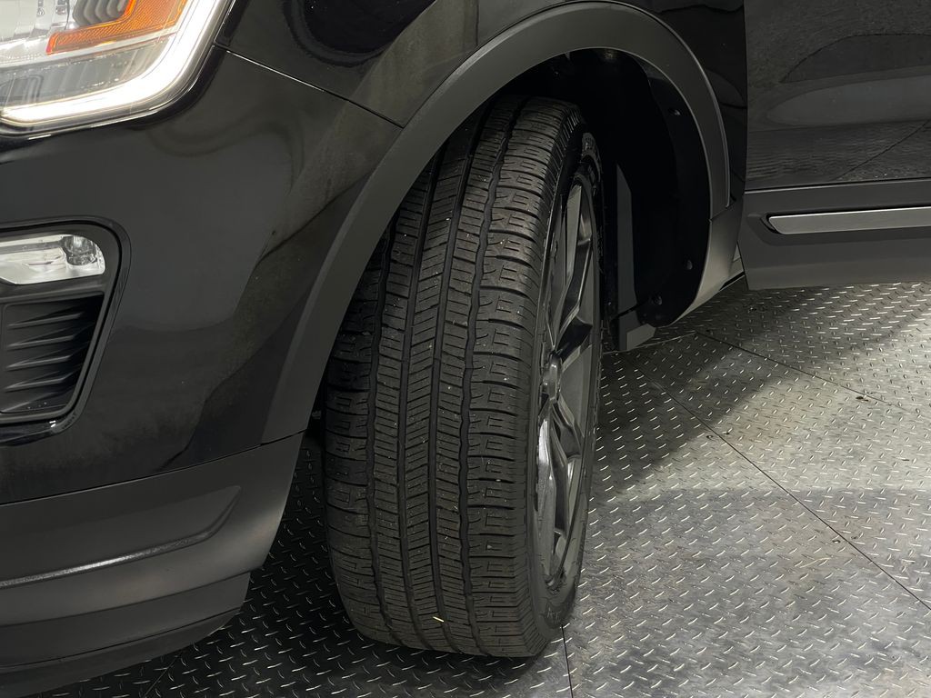 2019 Ford Explorer Image 39