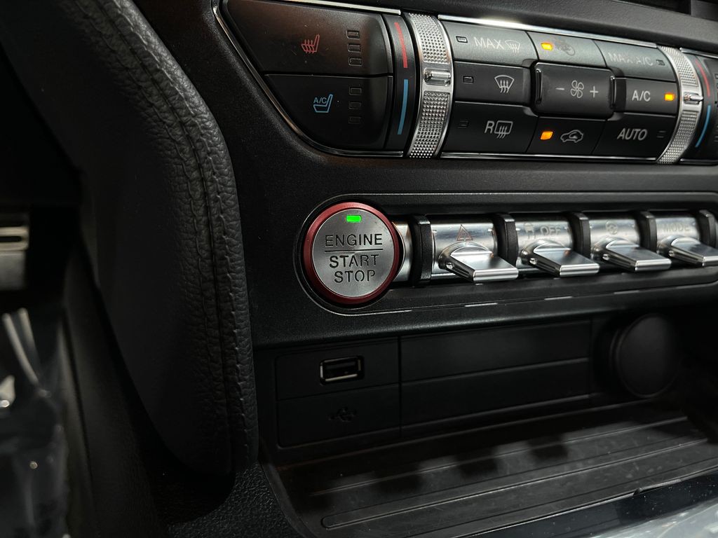 2018 Ford Mustang Image 19