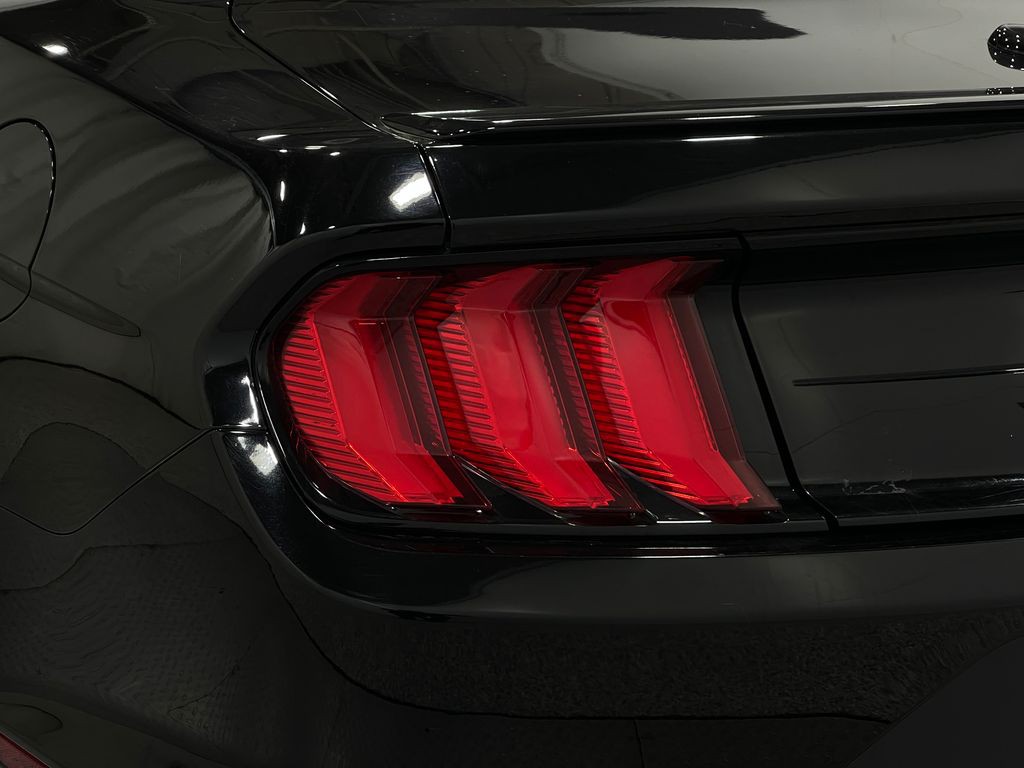 2018 Ford Mustang Image 32