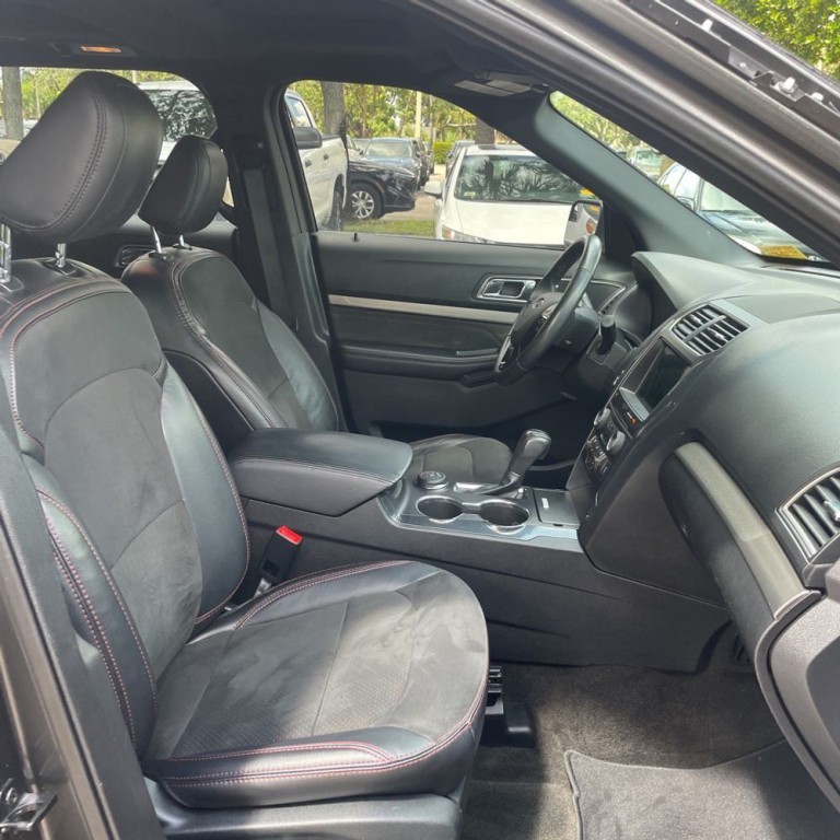 2018 Ford Explorer Image 8