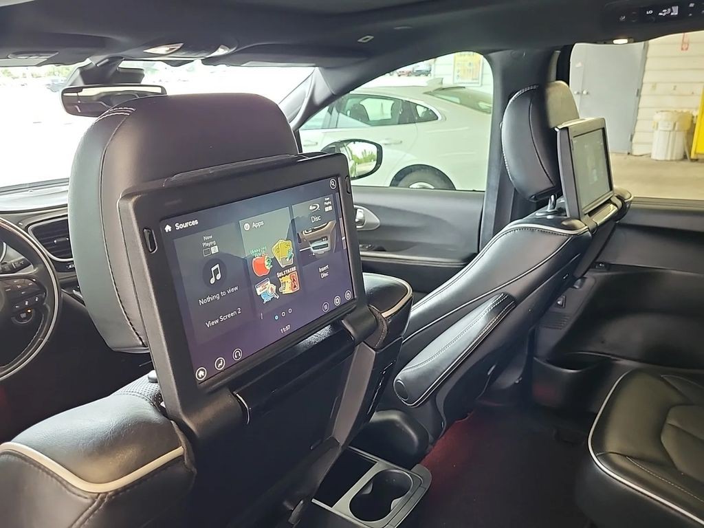 2019 Chrysler Pacifica Image 9