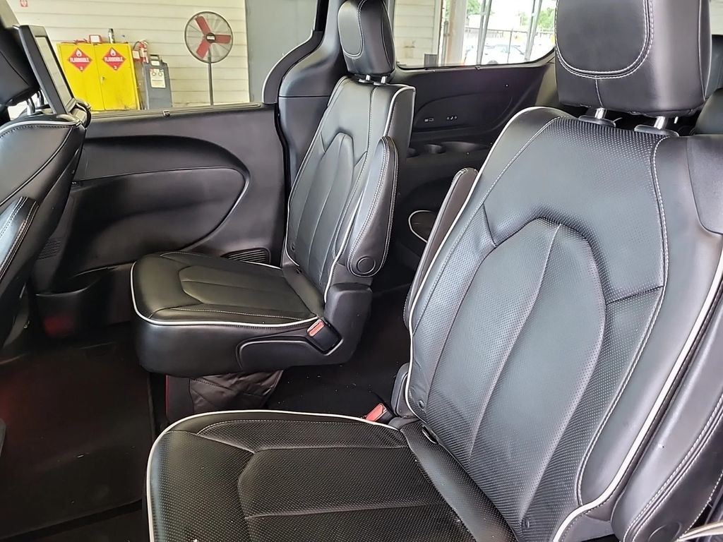 2019 Chrysler Pacifica Image 11