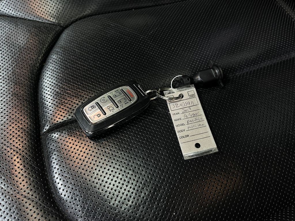 2019 Chrysler Pacifica Image 42